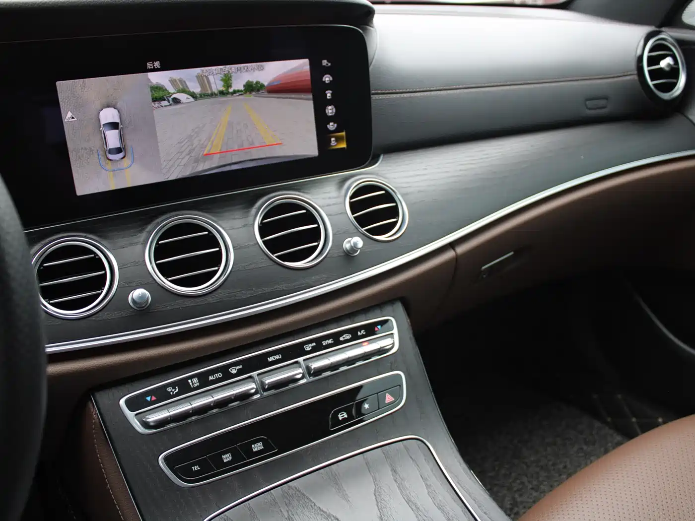 Mercedes-Benz E-Class 2022 E 300 L Sport Luxury фото 21