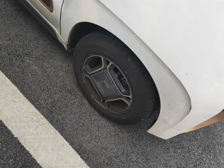 BAOJUN E200