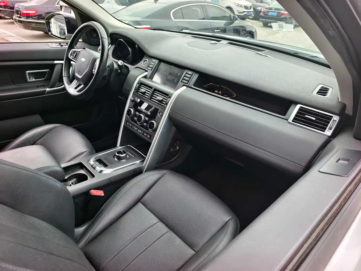 Land Rover Discovery Sport 2018 240PS SE Edition фото 12