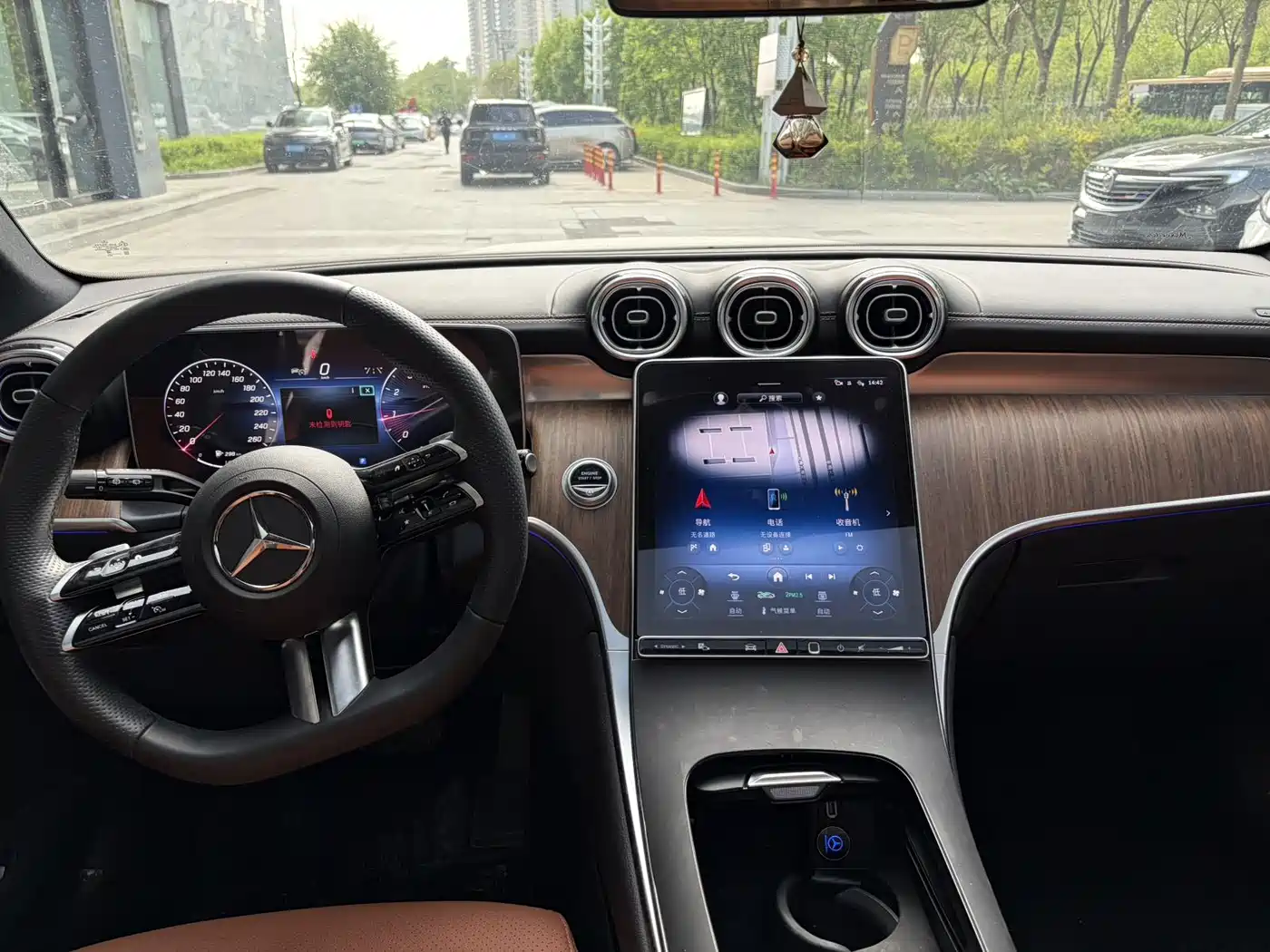 Mercedes-Benz GLC 2023 Facelift GLC 300 L 4MATIC Sport 7-Seater фото 2