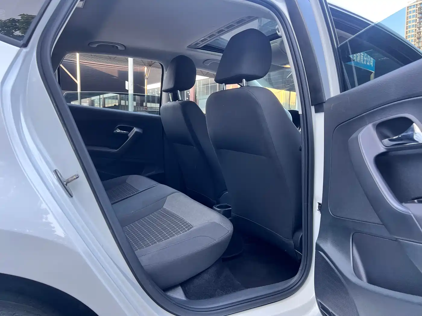 Volkswagen Polo 2016 1.6L Automatic Comfort фото 22