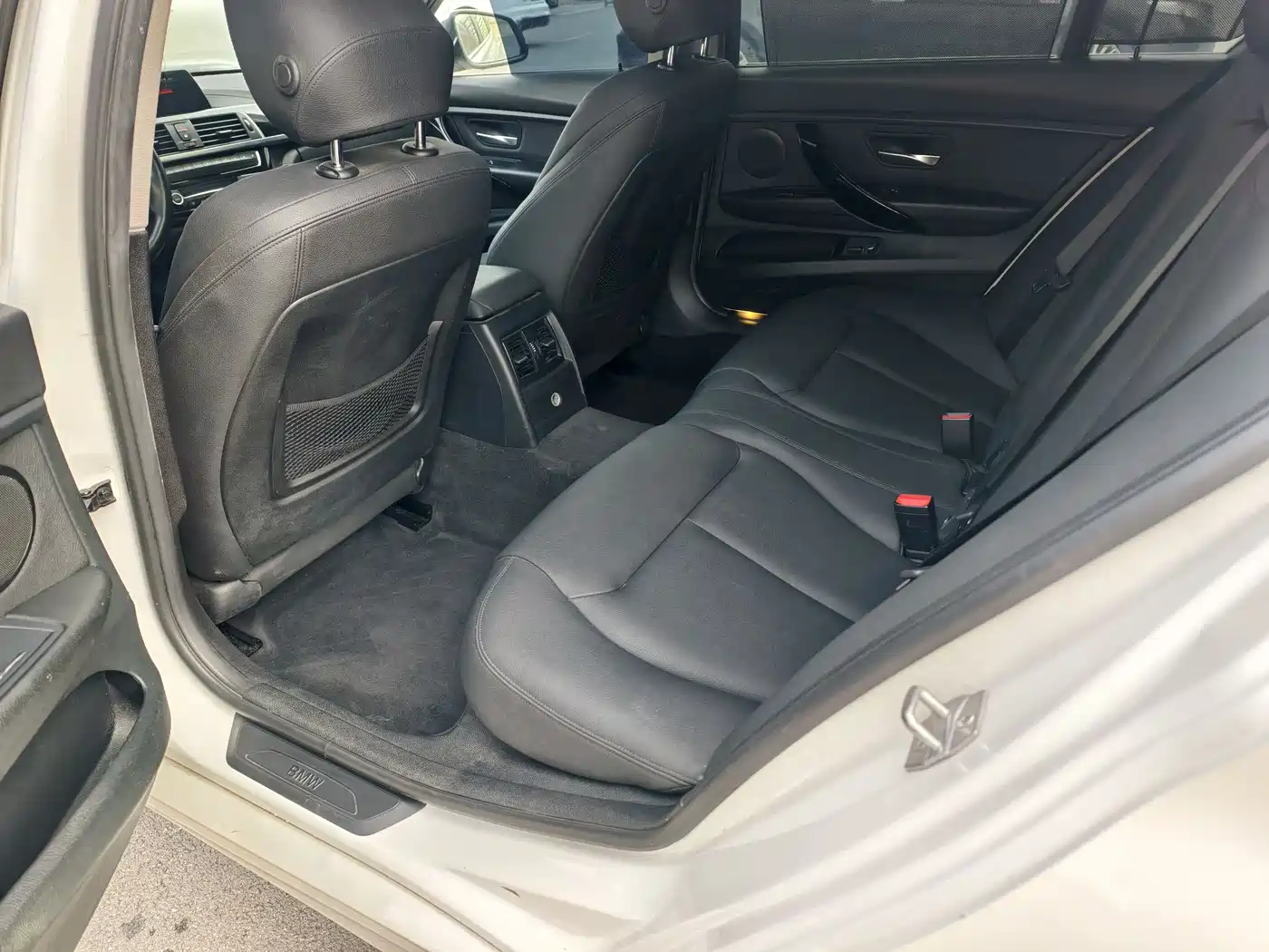 BMW 3 Series 2018 318Li фото 8