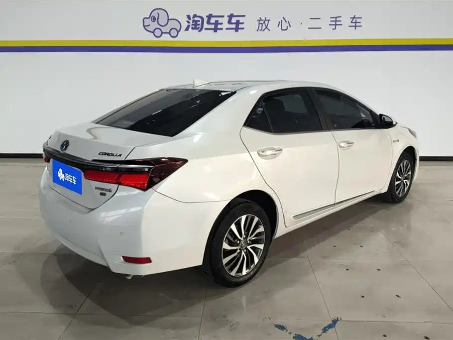 Toyota Corolla 2018 Hybrid 1.8L E-CVT Smart Edition фото 3
