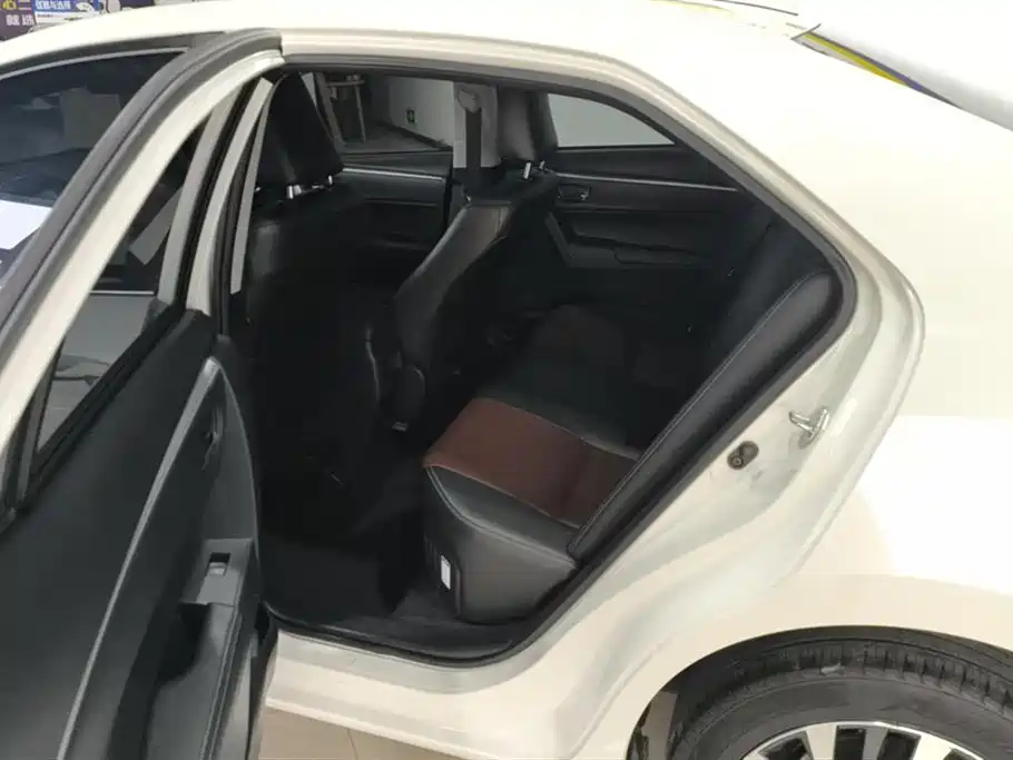 Toyota Corolla 2018 Hybrid 1.8L E-CVT Smart Edition фото 11