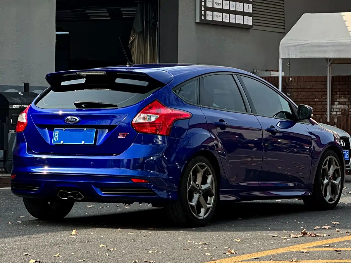 Ford Focus (Import) 2013 2.0T ST Standard Edition фото 11