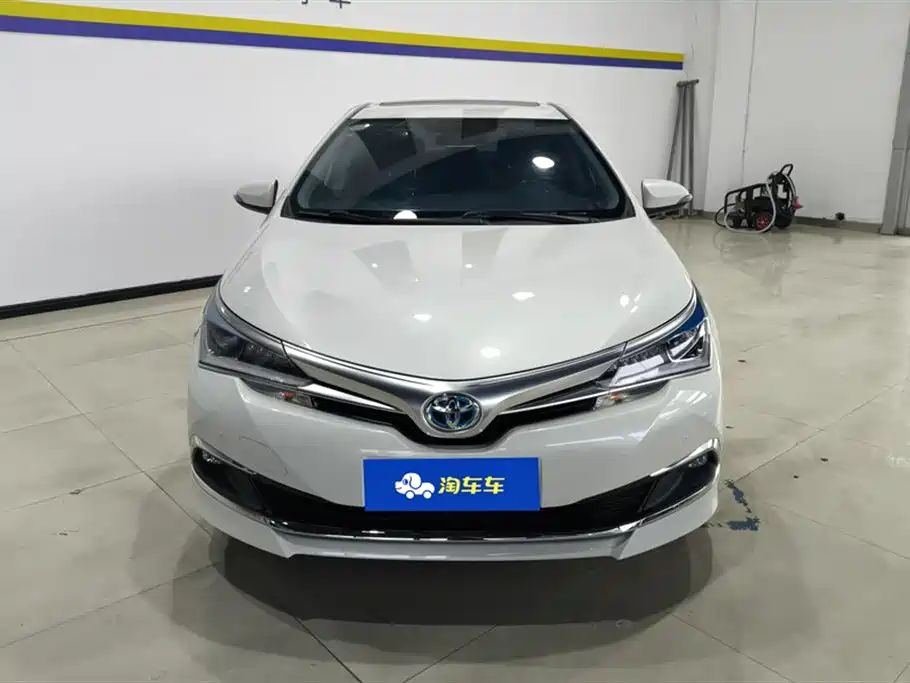 Toyota Corolla 2018 Hybrid 1.8L E-CVT Smart Edition фото 2