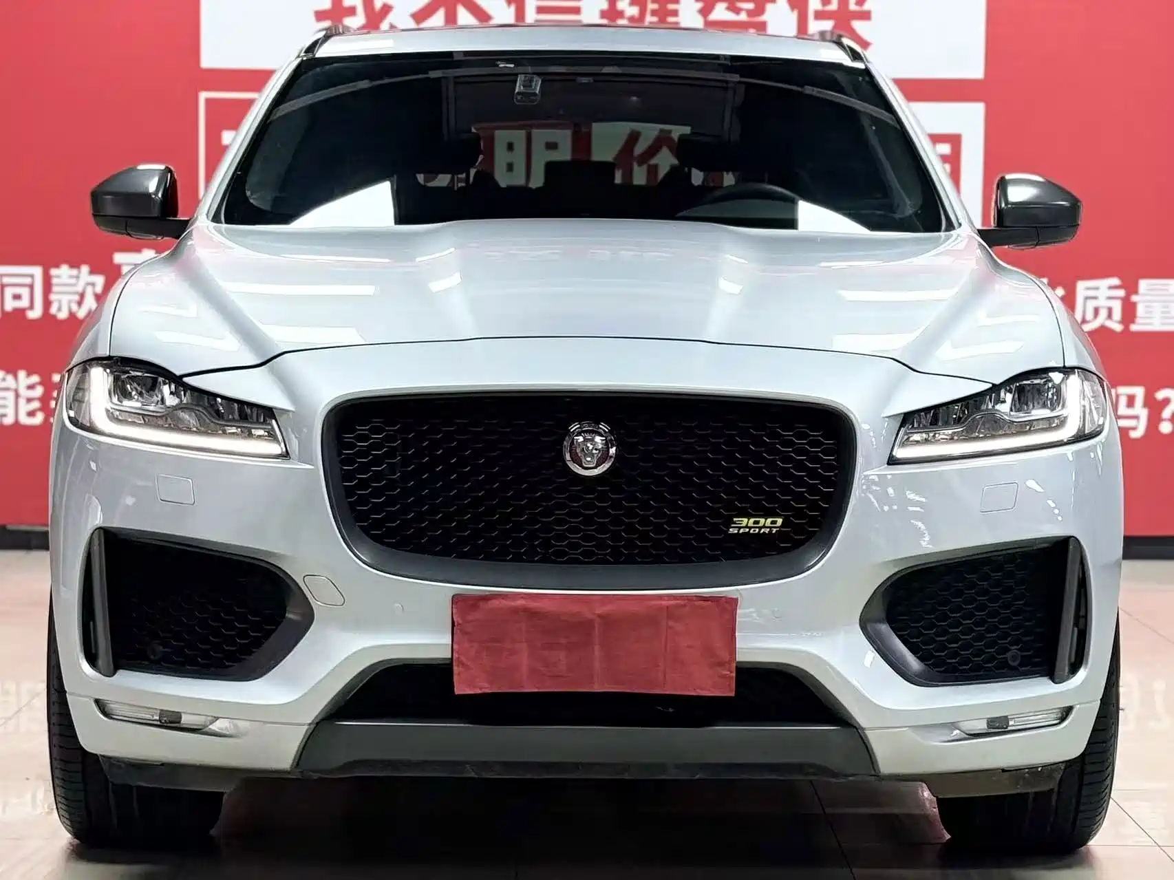 Фото 2 - Jaguar F-PACE