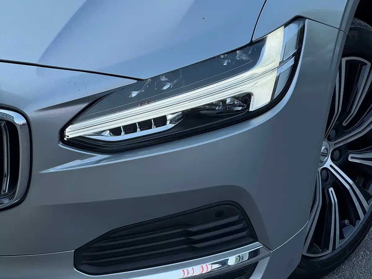 Volvo S90 Plug-in Hybrid 2022 2022 Facelift T8 E-Drive Hybrid R-Design Luxury Edition