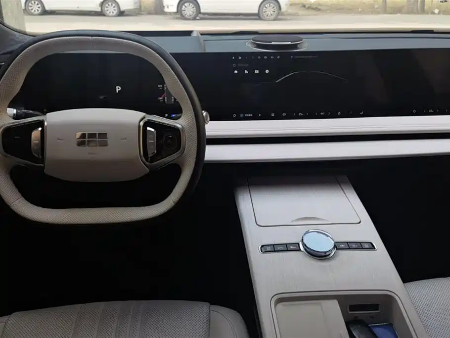 GEELY GALAXY GALAXY E8