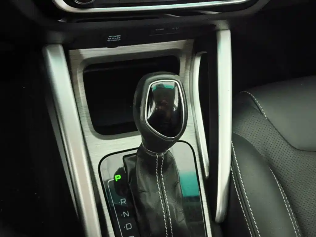 Фото 10 - Geely Vision X3