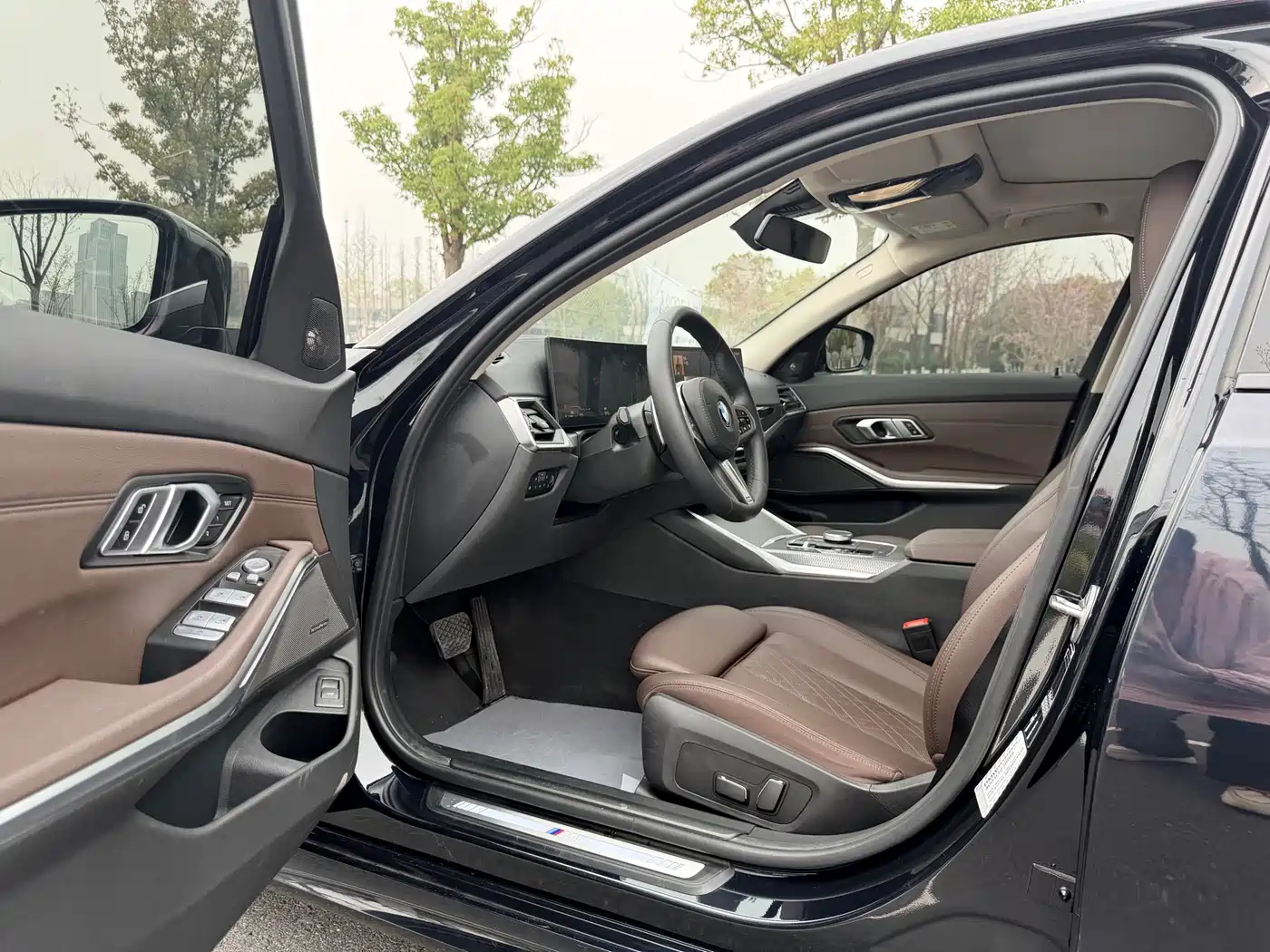 BMW 3 Series 2023 325Li M Sport Black Night Package фото 6