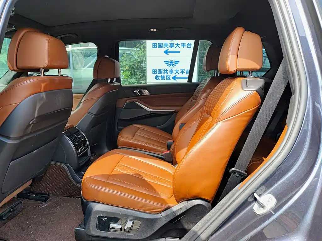 Фото 8 - BMW X7