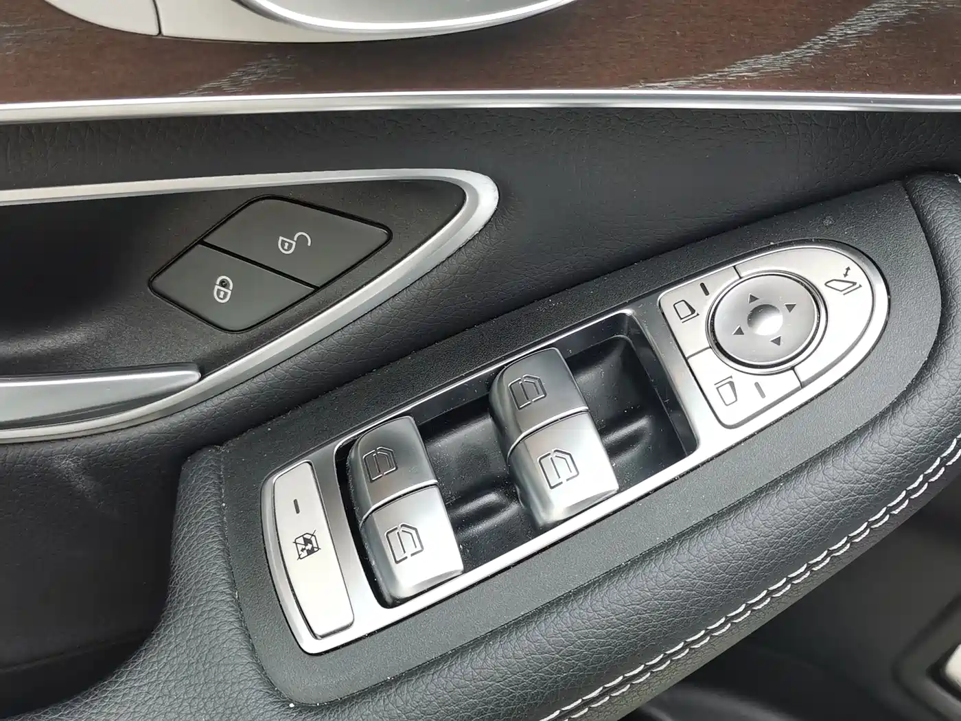 MERCEDES-BENZ GLC