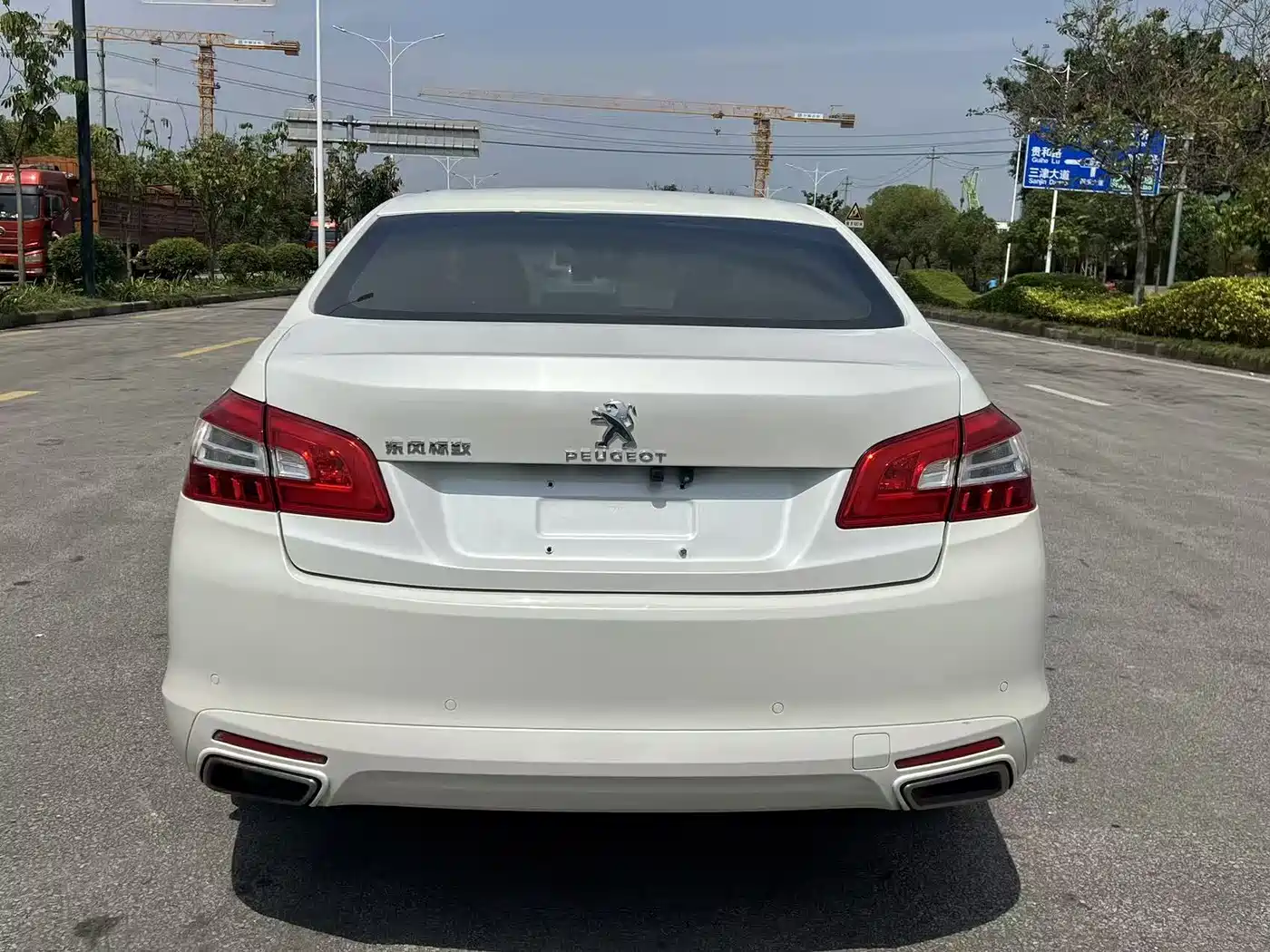 Peugeot 408 2016 1.6T Automatic Luxury Edition фото 5