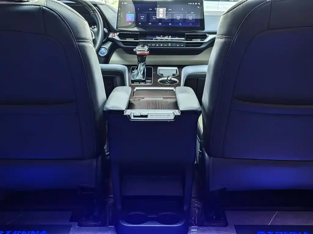 TOYOTA SIENNA