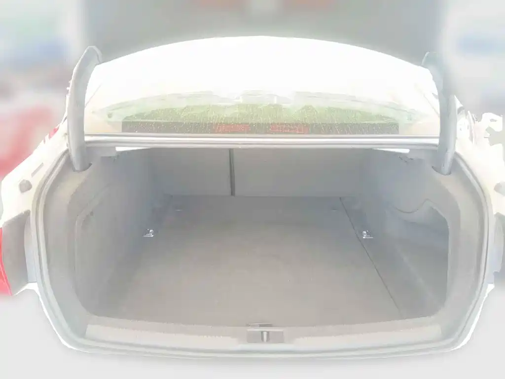 Фото 5 - Audi A4L