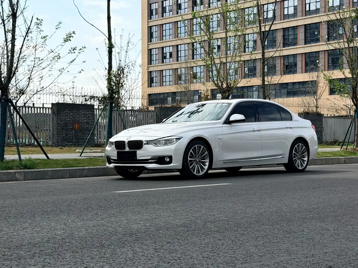 BMW 3 Series 2018 320Li Leading Luxury Package