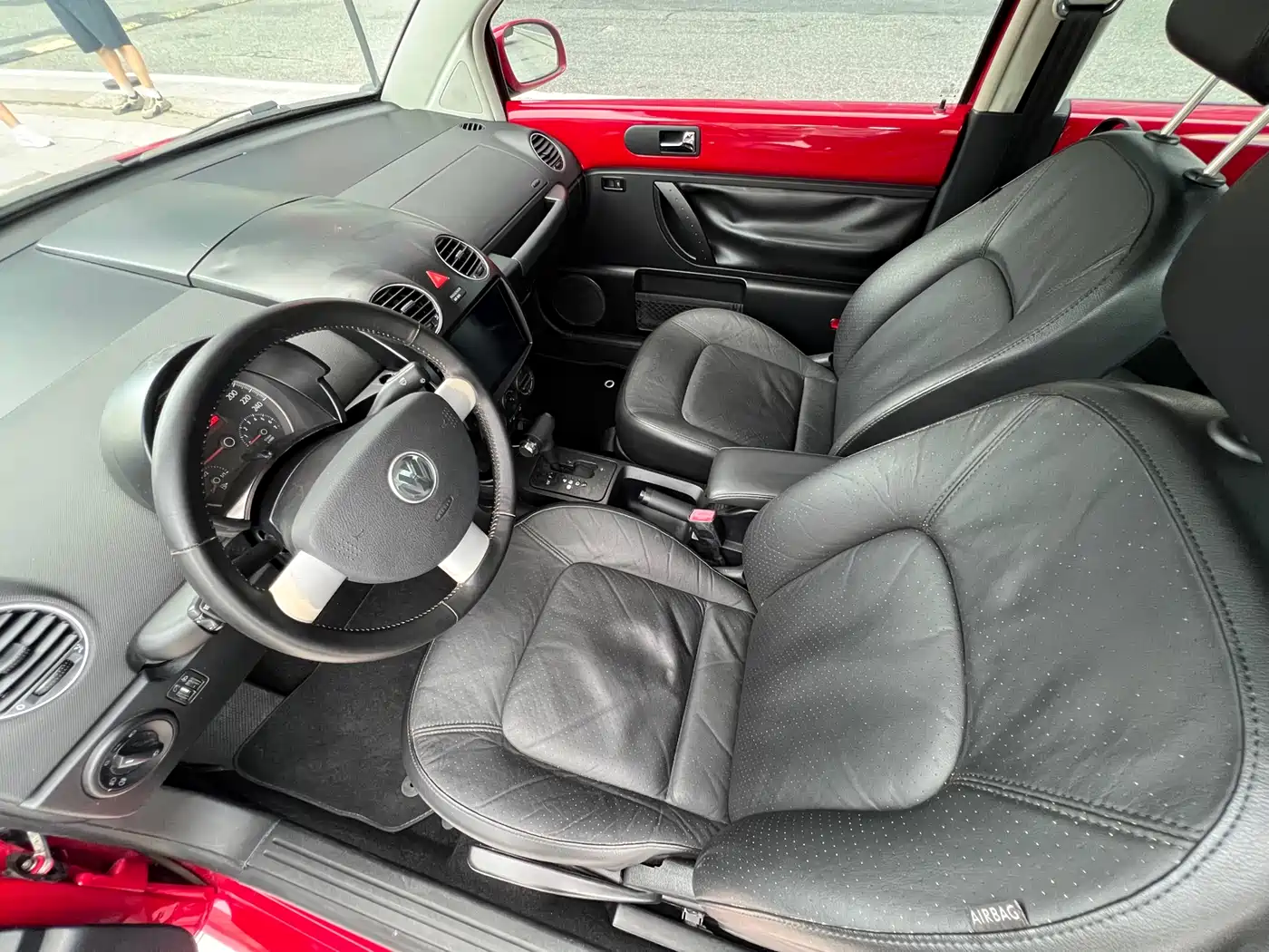 Volkswagen Beetle 2010 1.8T BlackOrange Luxury Edition фото 3