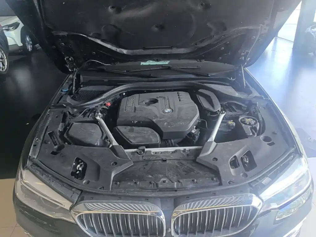 Photo 20 - BMW 5 Series
