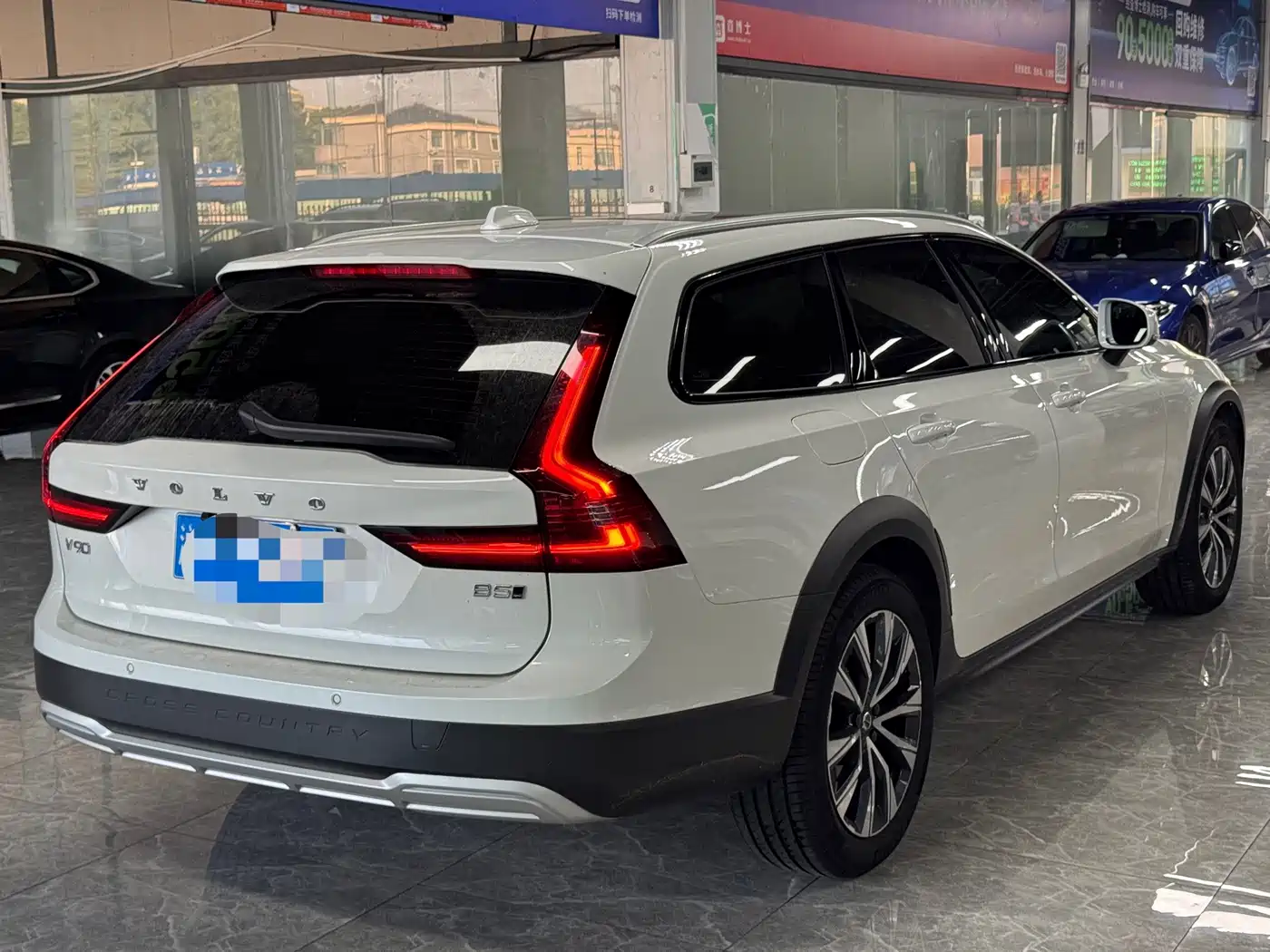 Volvo V90 2023 2023 Cross Country B5 AWD Smart Distance Edition