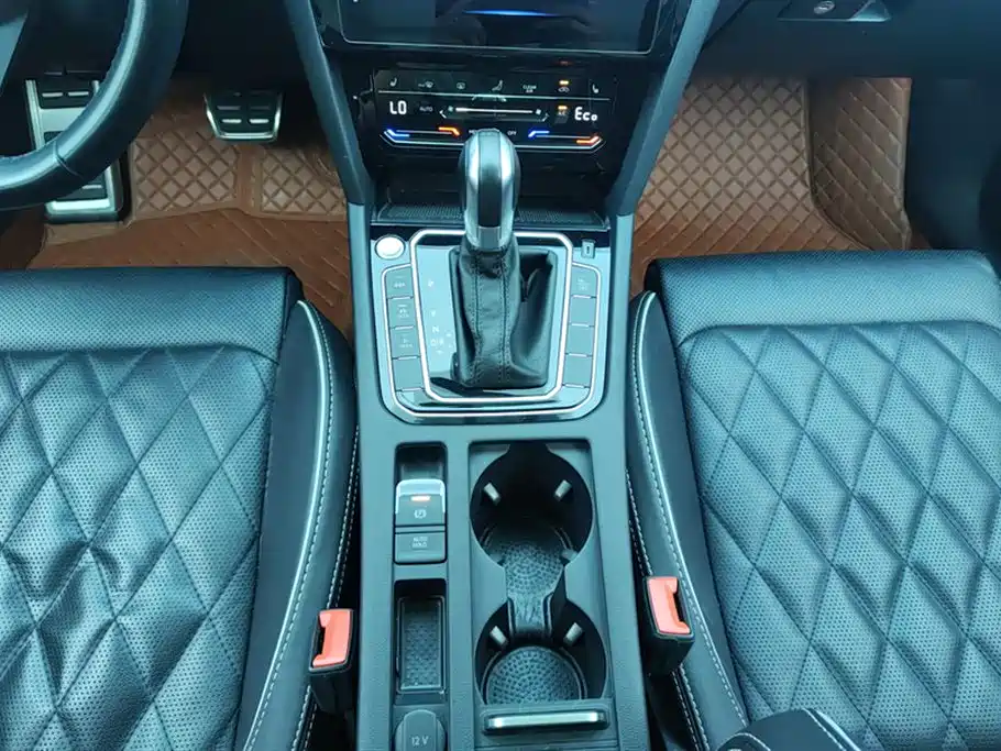 VOLKSWAGEN MAGOTAN GTE PLUG IN HYBRID