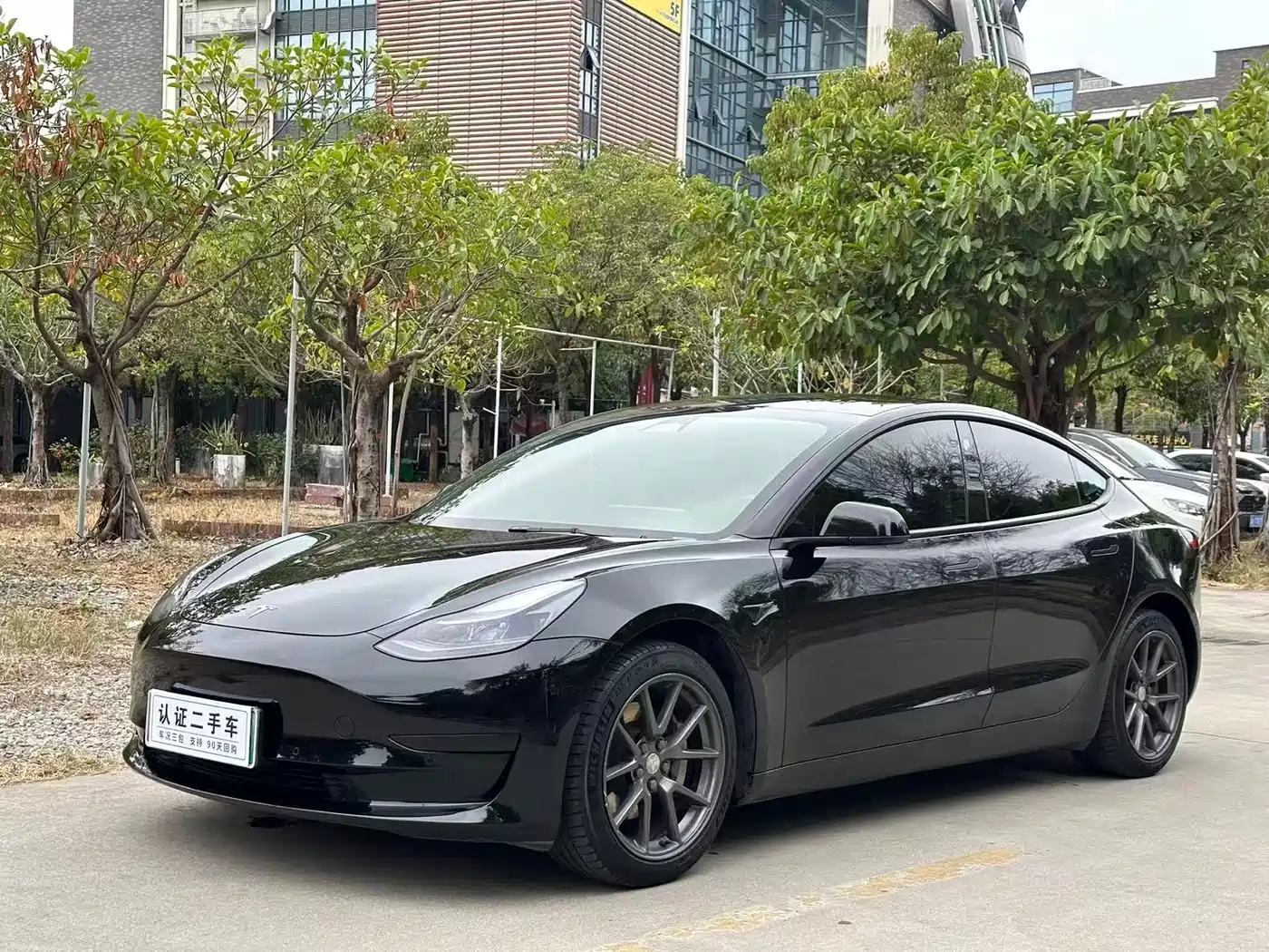 TESLA MODEL 3
