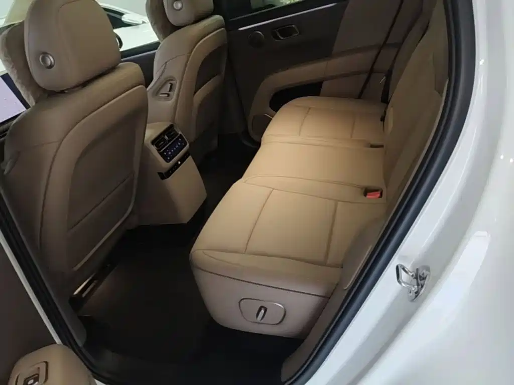 Li Auto i6 2026 2025 2WD Base Model