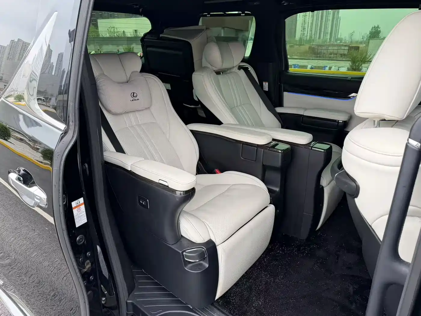 Toyota Vellfire 2019 Hybrid 2.5L HV Premium Edition фото 14