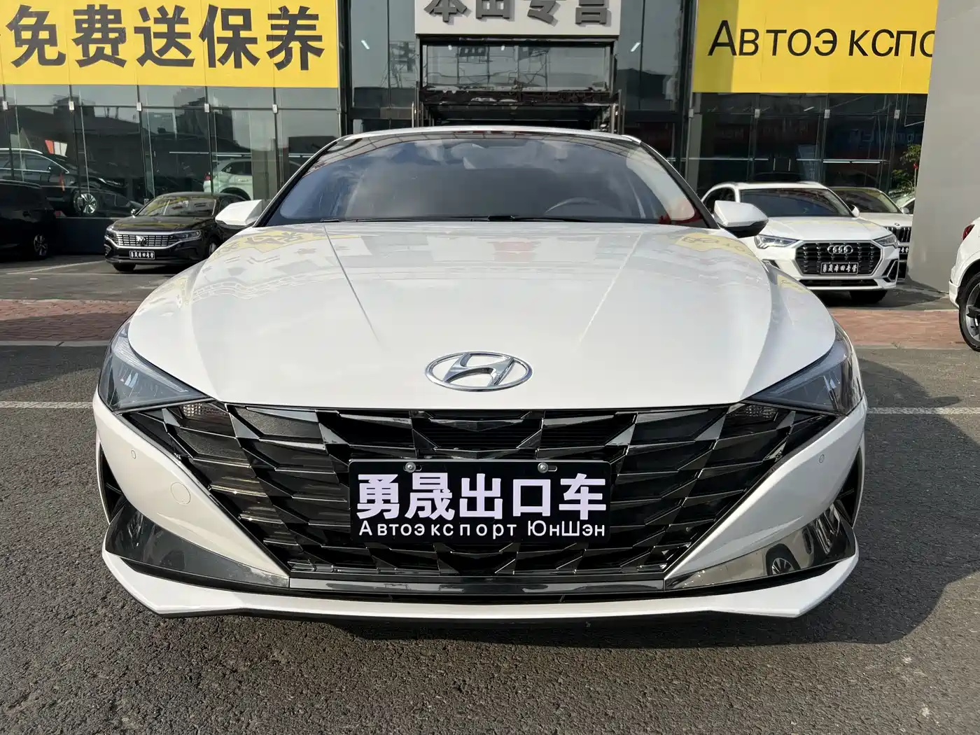 Hyundai Elantra 2023 Model 1.5L CVT LUX Premium Edition фото 2