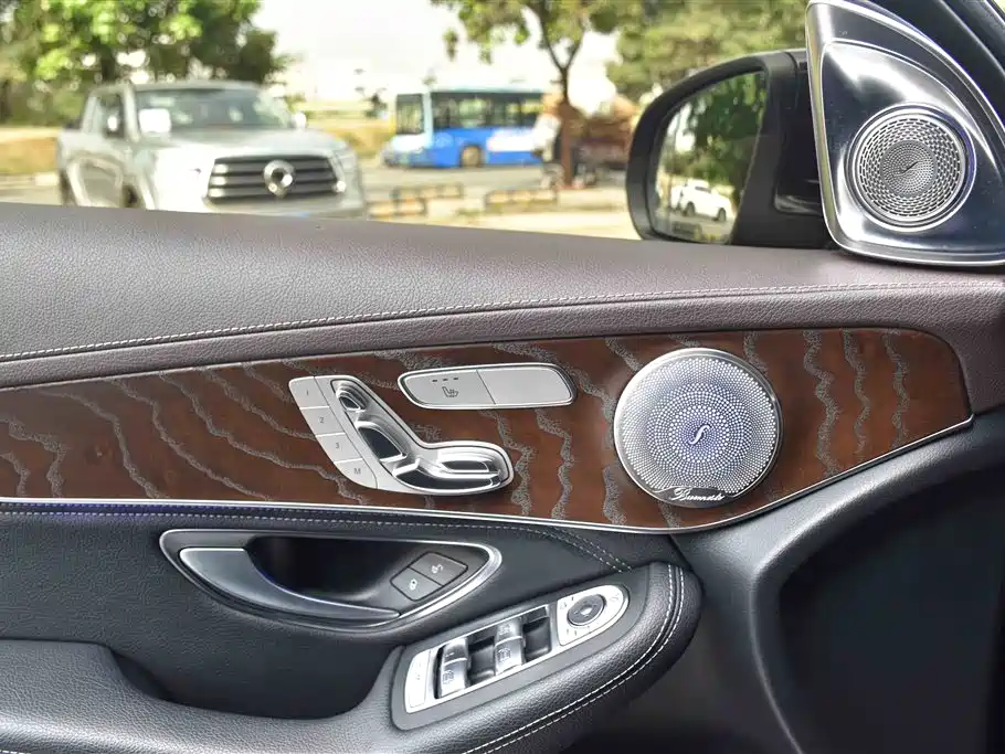 Mercedes-Benz GLC 2018 GLC 300 4MATIC Dynamic фото 10