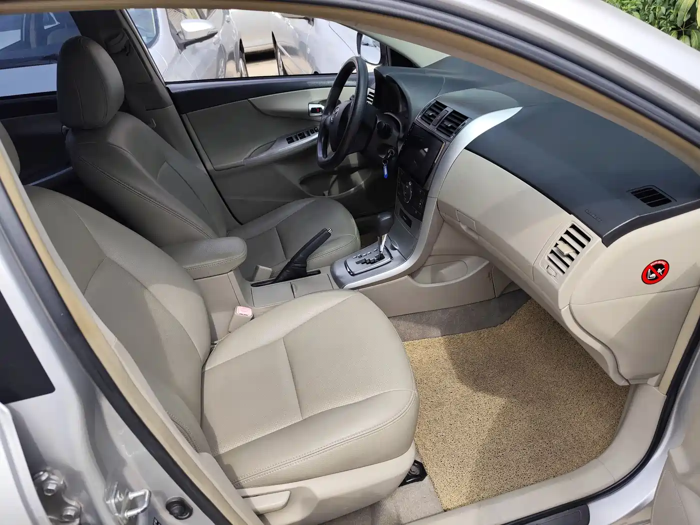 Toyota Corolla 2011 1.8L CVT GL-i Commemorative Edition фото 4