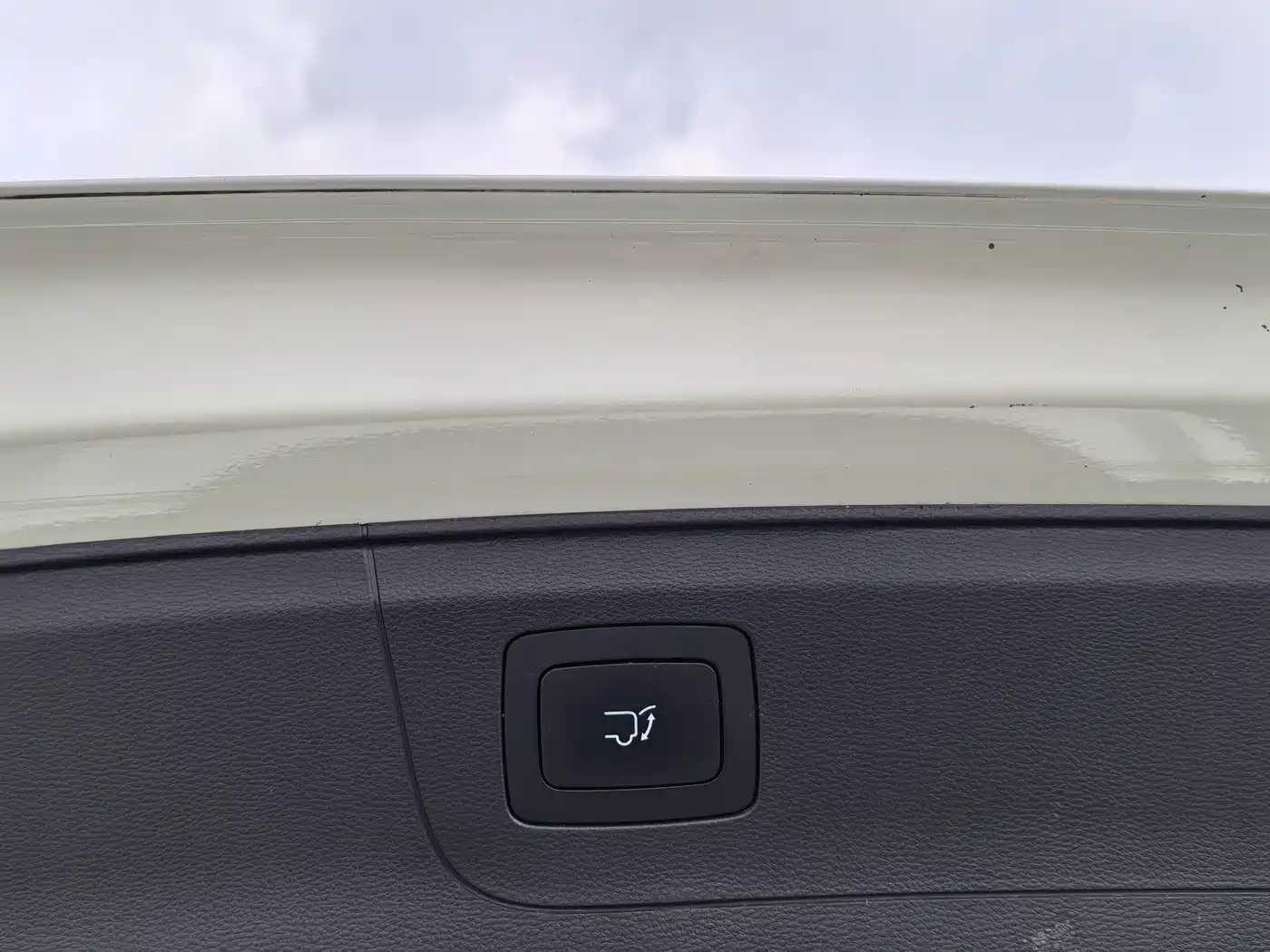 SAIC Maxus EUNIQ 5 2021 2020 1.3T PLUG IN Premium Edition