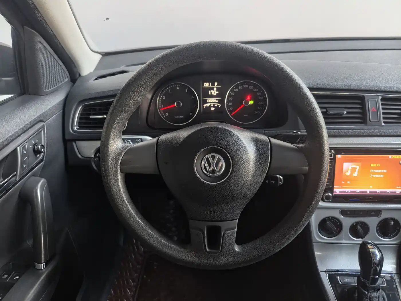 Volkswagen Lavida Tour 2013 1.6L Automatic Comfort фото 7