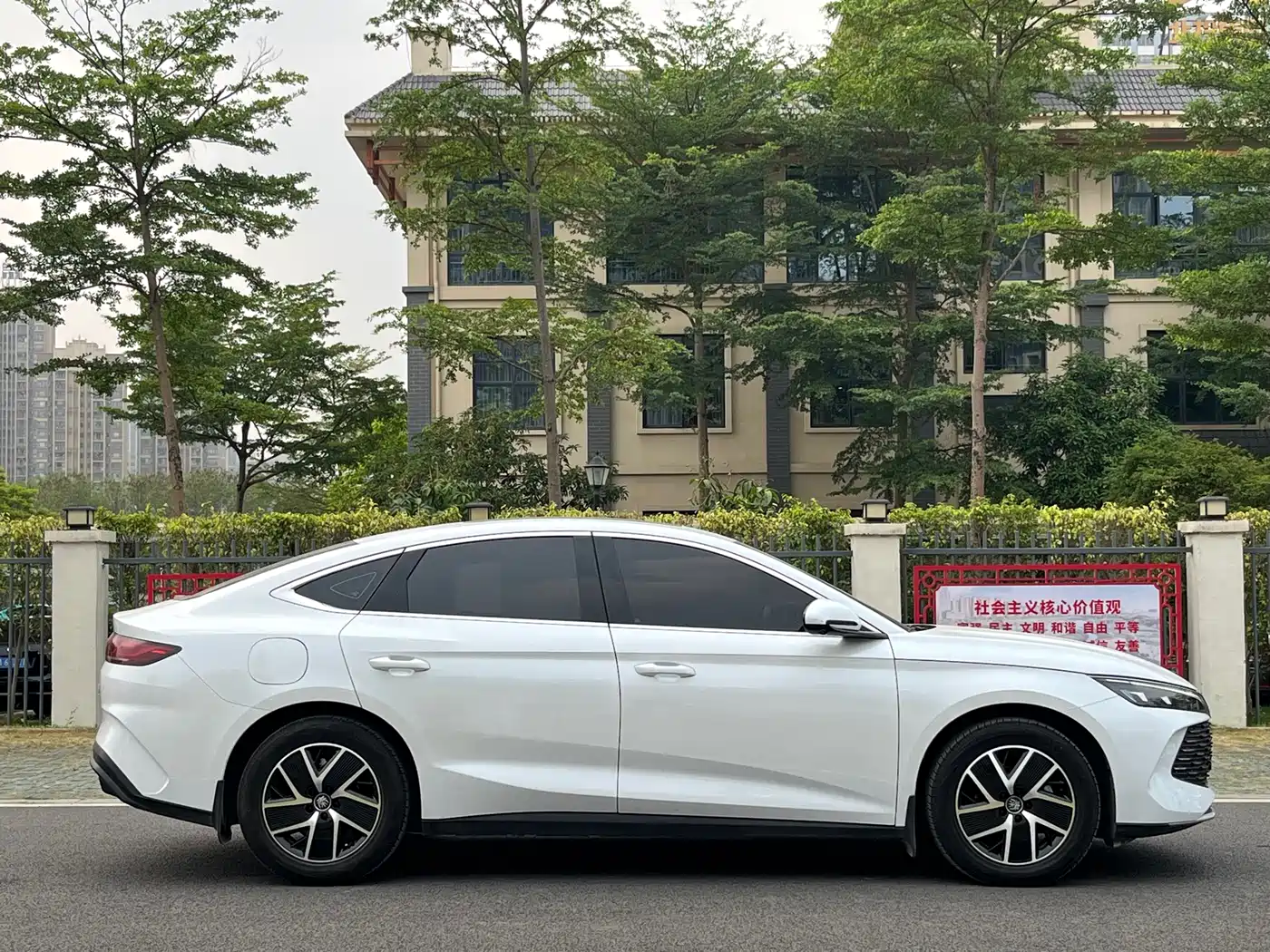 BYD Qin L 2024 DM-i 120KM Superior Edition фото 4