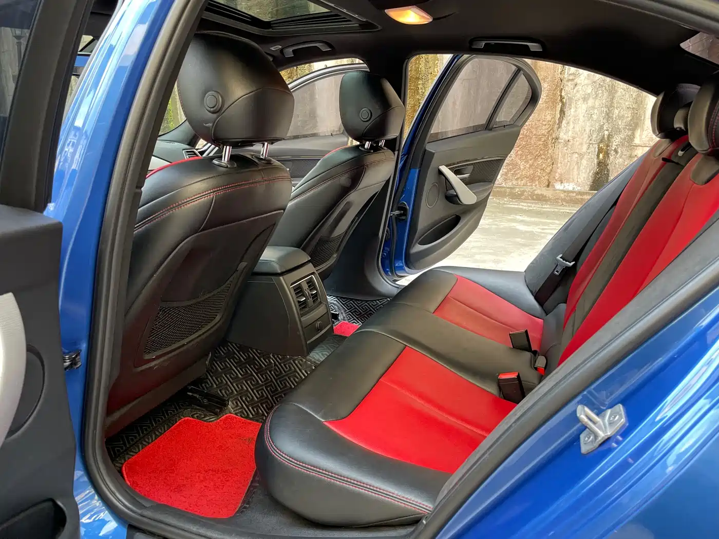 BMW 3 Series 2016 320i M Sport фото 12