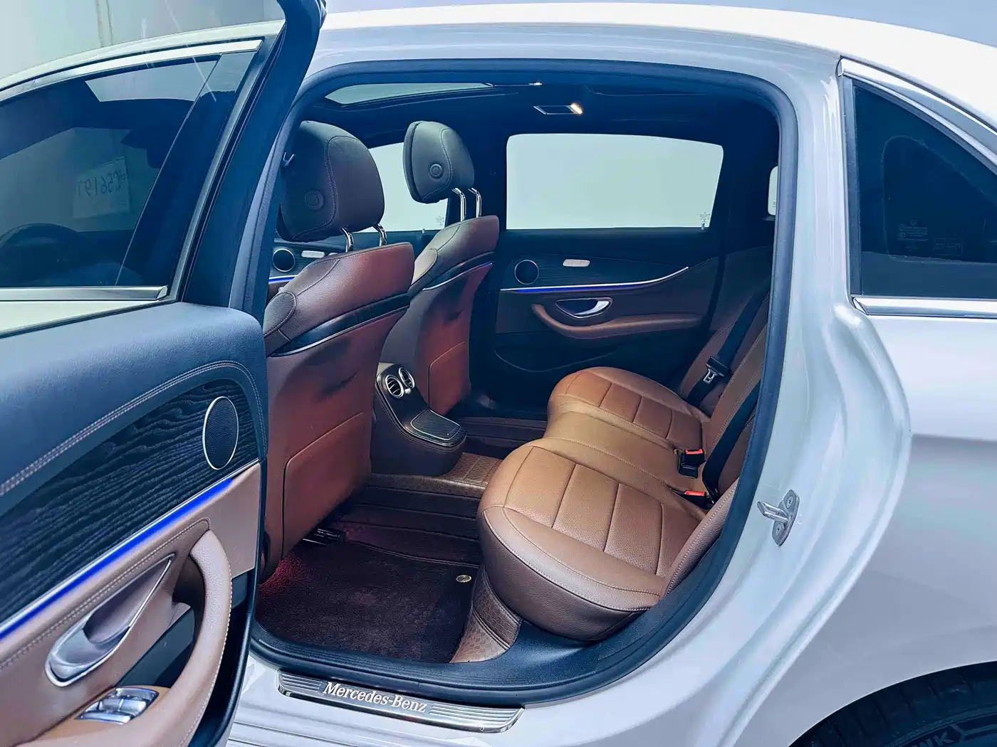 Mercedes-Benz E-Class New Energy 2022 E 350 e L Plug-in Hybrid Sports Sedan фото 4