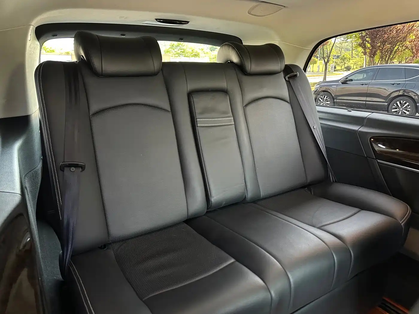 Mercedes-Benz V-Class 2017 Model V 260 L Premium Extended Edition фото 10