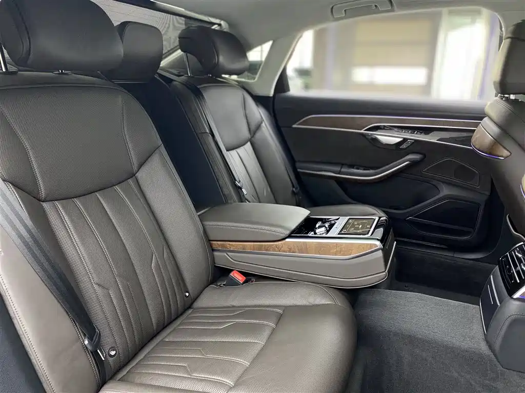Audi A8 2019 Facelift Plus A8L 55 TFSI quattro Luxury фото 12