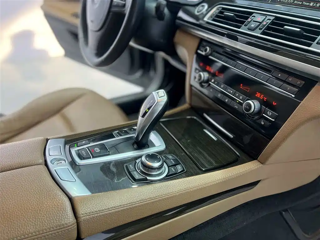 BMW 7 Series 2011 730Li Elegance фото 13