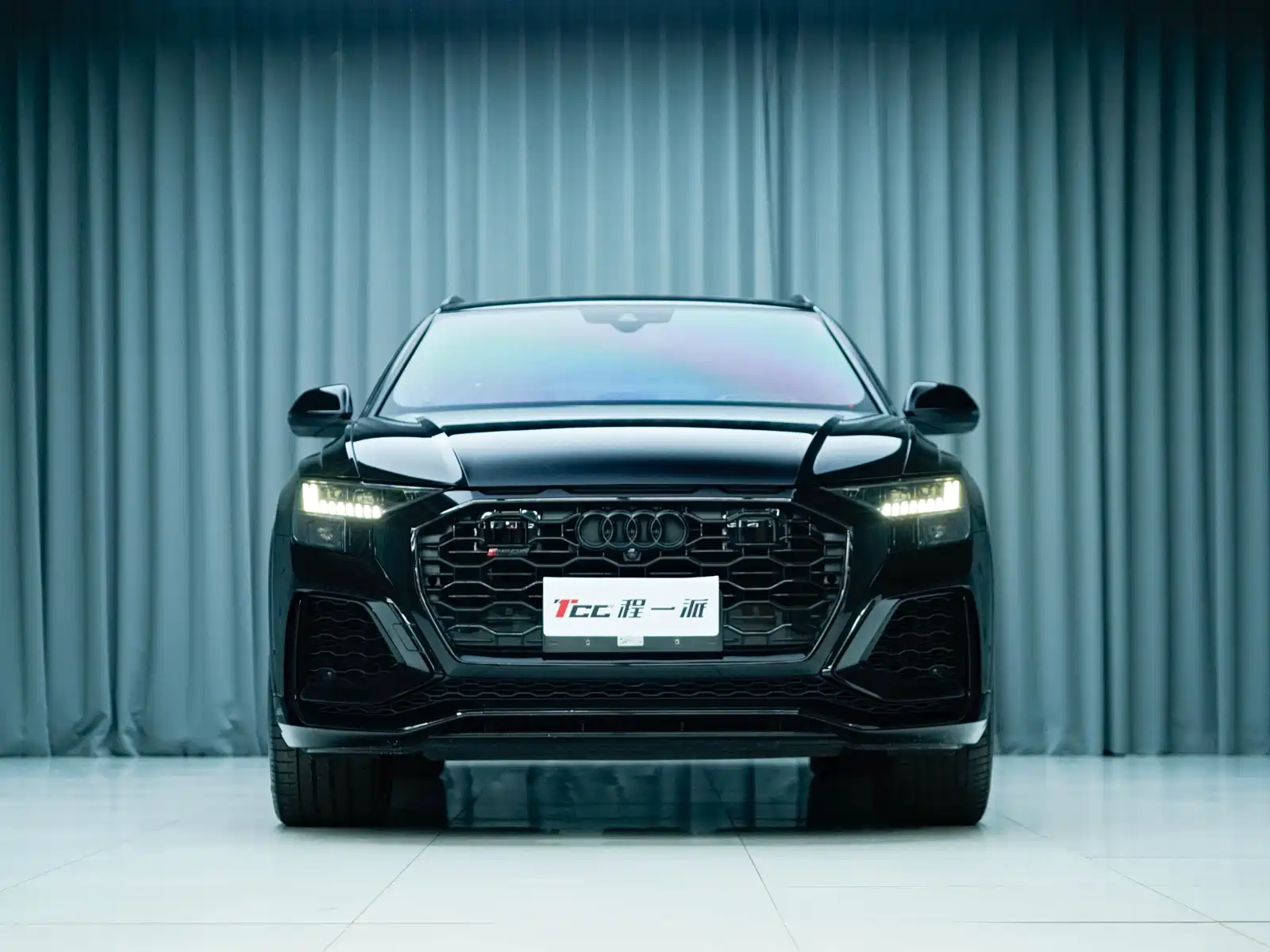 Фото 2 - Audi RS Q8