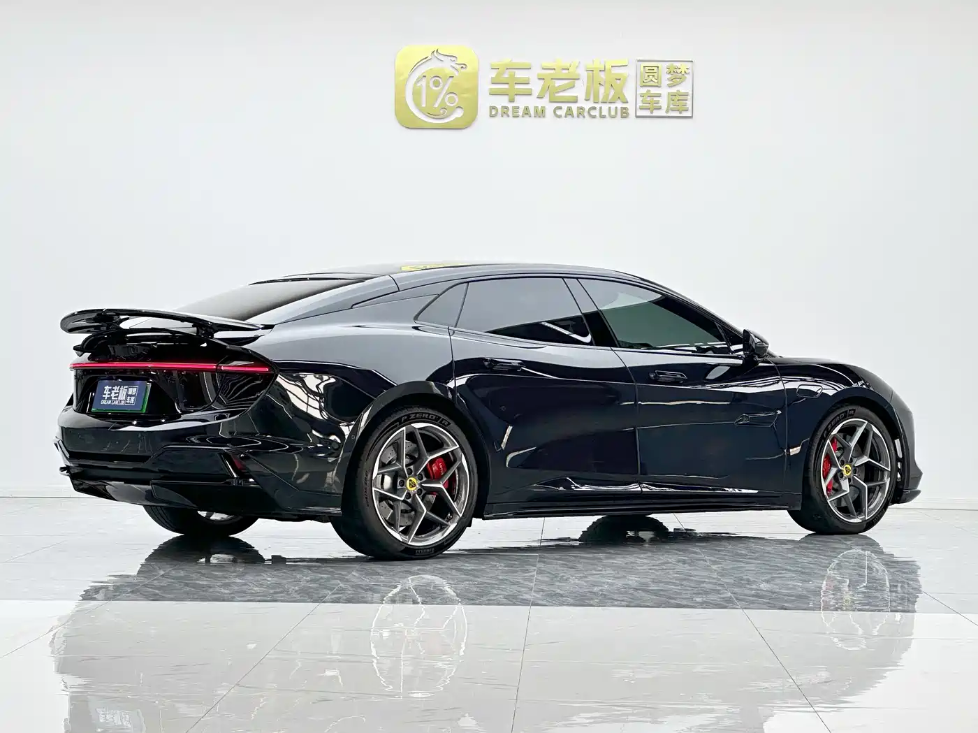 LOTUS SPORTS CAR EMEYA FLOWERS