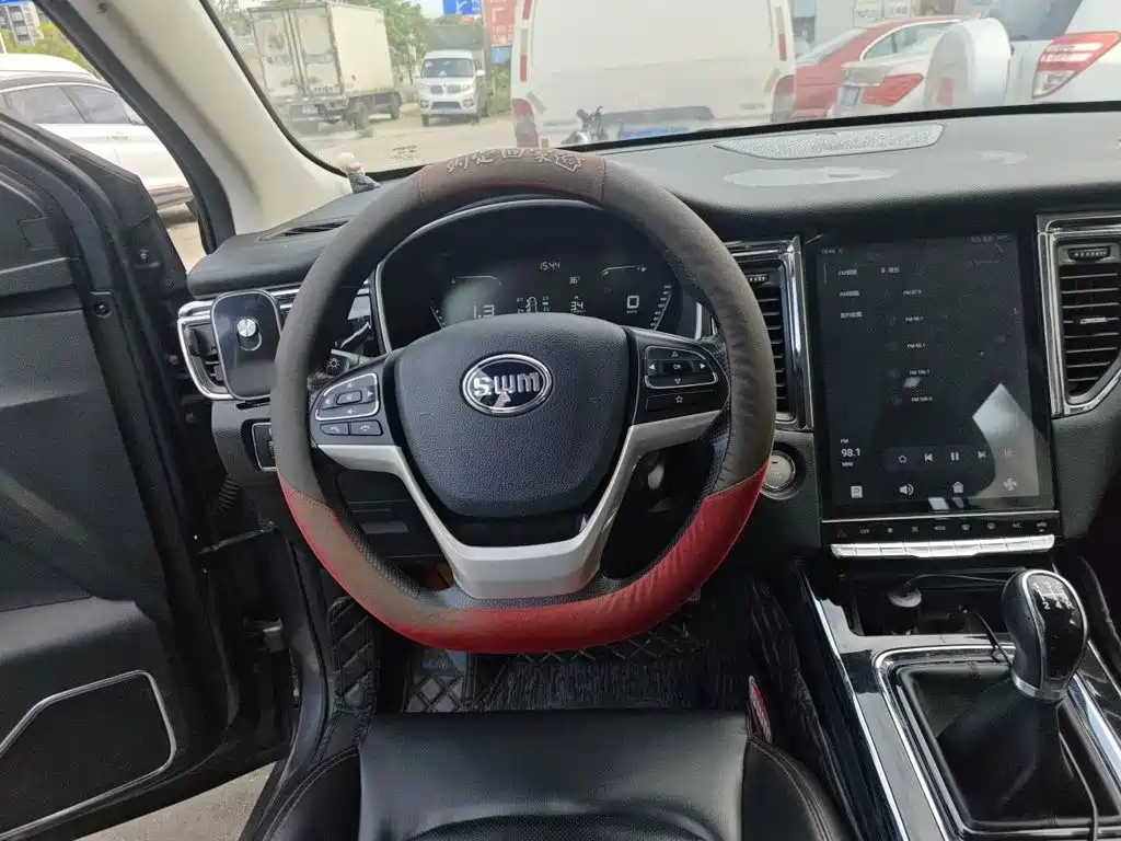 SWM Motor SWM G05 2019 2019 2.0L Manual Luxury Model