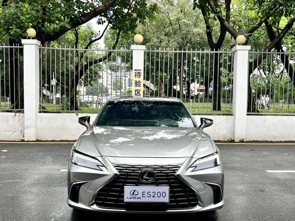 Lexus ES 2026 2025 200 Ultimate Edition