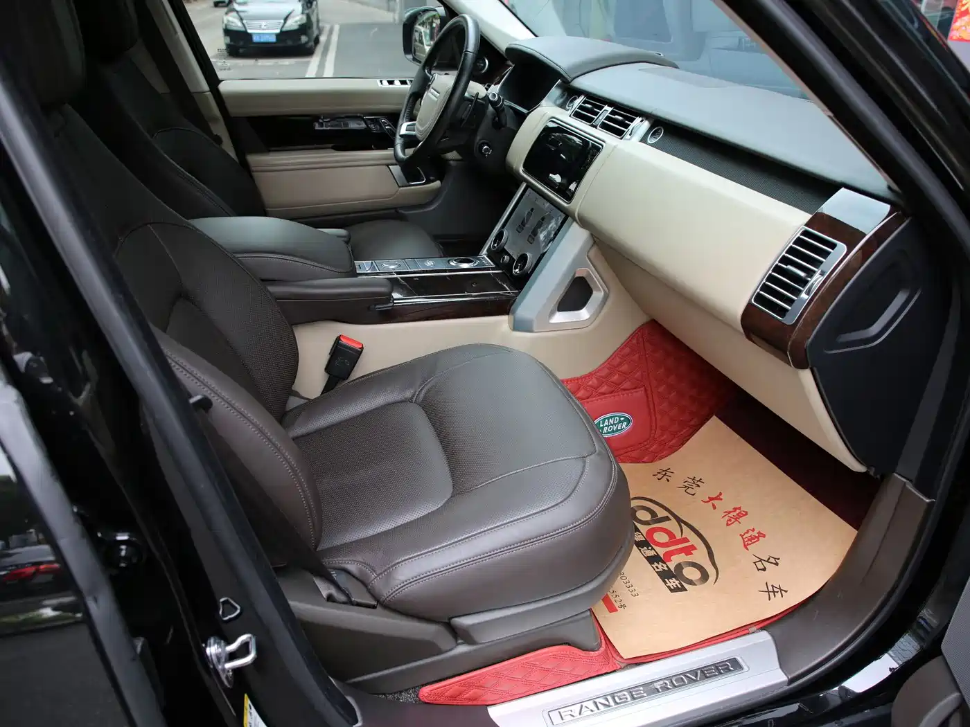 Land Rover Range Rover 2020 3.0 L6 Heritage Extended Edition фото 6