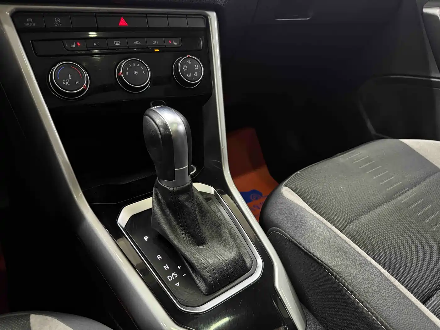 Volkswagen T-ROC 2022 280TSI DSG 2WD Elite PLUS фото 13