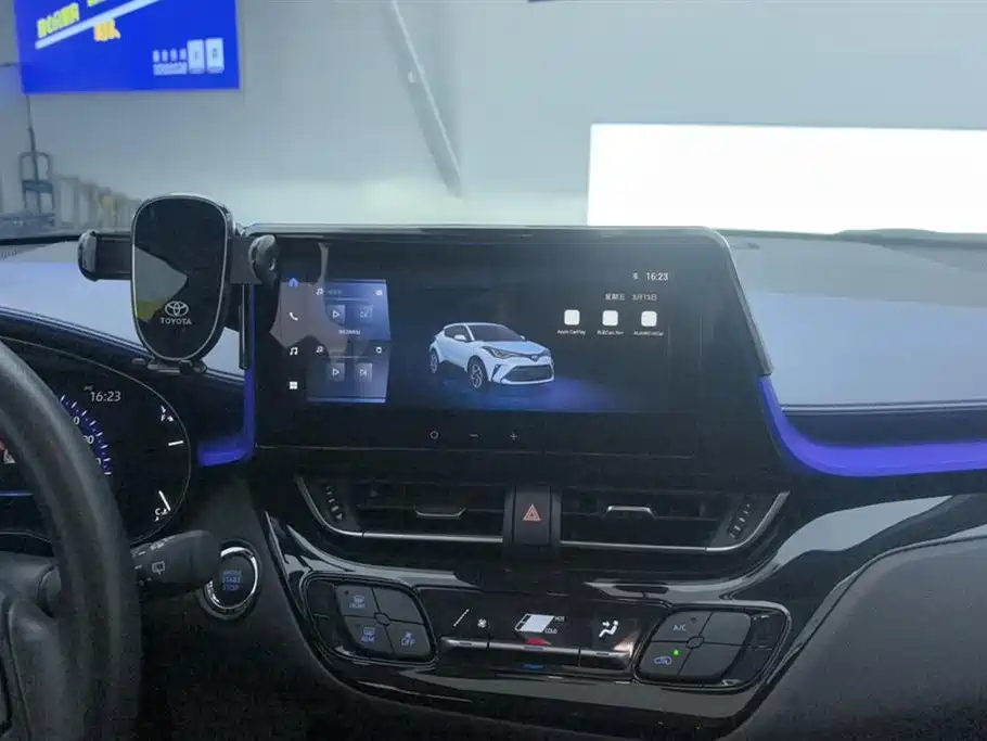 Toyota C-HR 2023 Model 2.0L Premium Edition фото 13