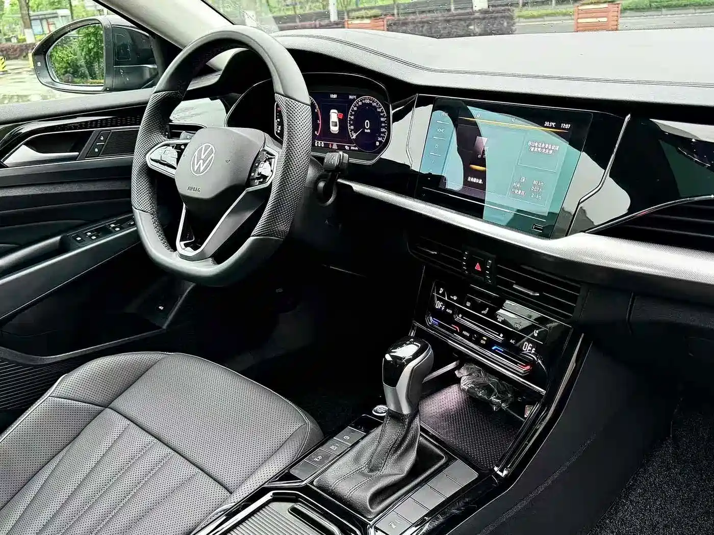 Volkswagen Passat 2024 380TSI Dragon Soaring Edition фото 6