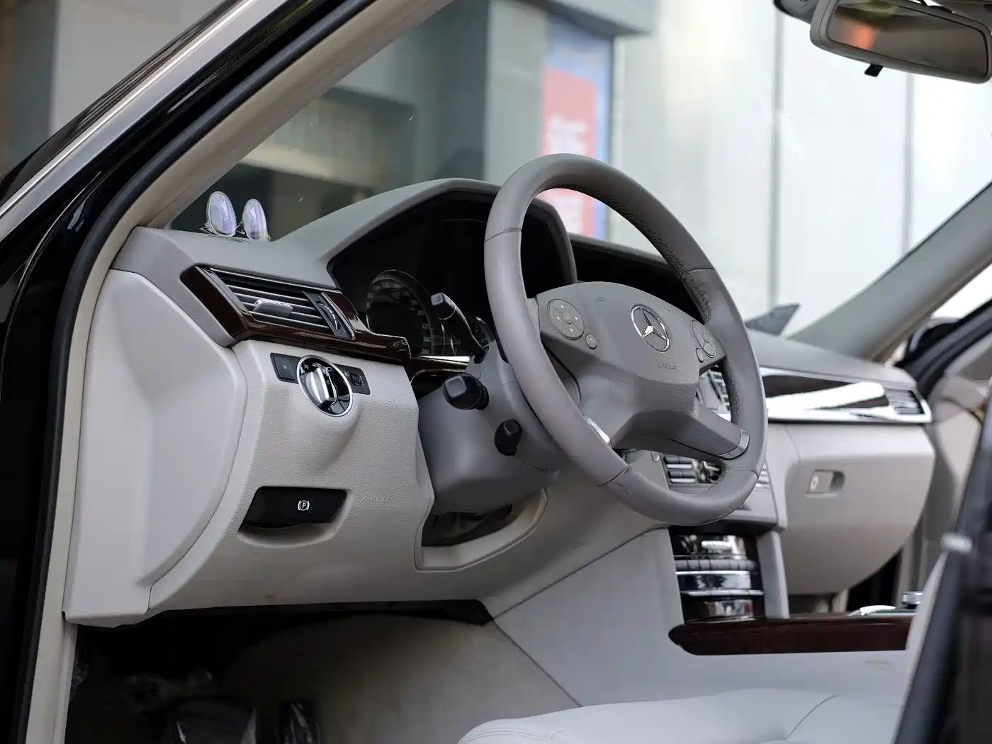 Mercedes-Benz E-Class 2012 E 200 L CGI Elegance фото 29