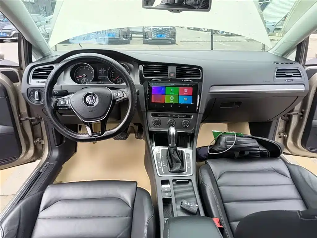 Volkswagen Golf 2015 1.4TSI Automatic Luxury фото 10
