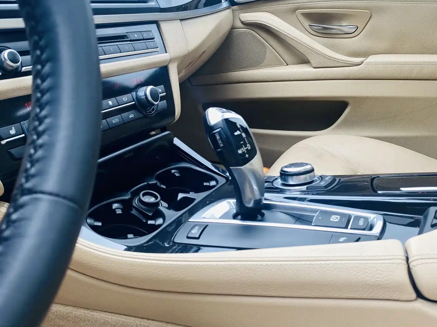 BMW 5 Series 2011 523Li Leading фото 13